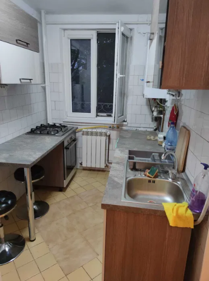 Drumul Taberei- Tg Neamt- Vanzare 2 camere 3/10 centrala mobilat renovat