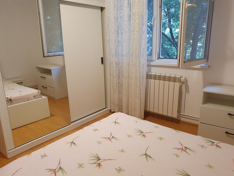 Drumul Taberei- Tg Neamt- Vanzare 2 camere 3/10 centrala mobilat renovat