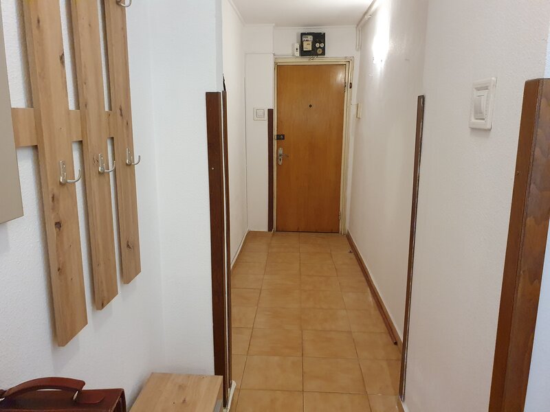 Drumul Taberei- Tg Neamt- Vanzare 2 camere 3/10 centrala mobilat renovat