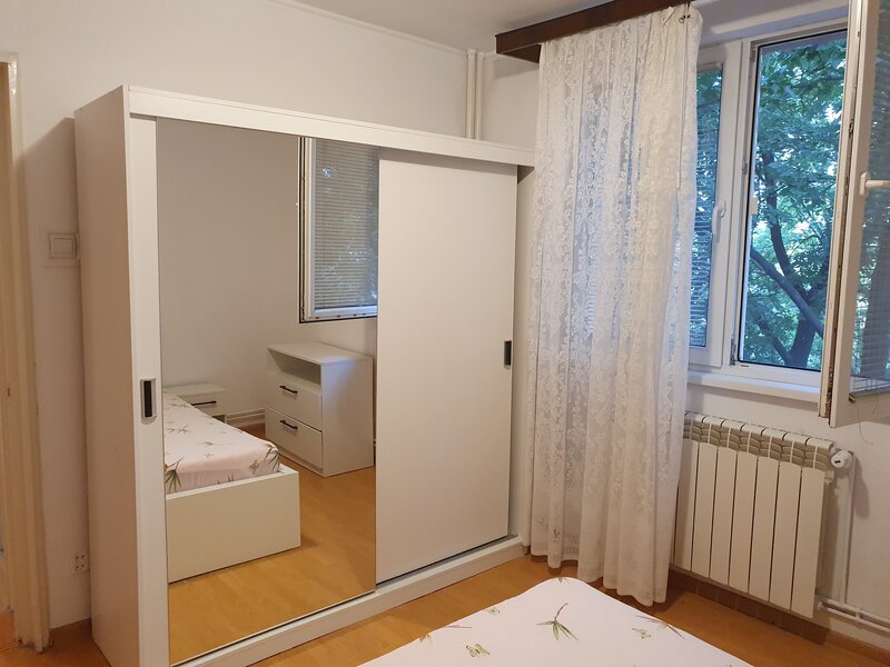 Drumul Taberei- Tg Neamt- Vanzare 2 camere 3/10 centrala mobilat renovat